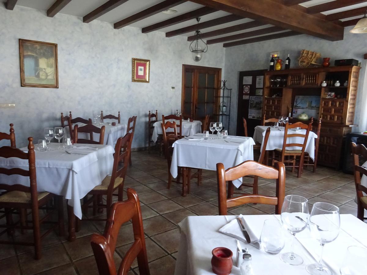 Mesa Del Conde Hotel San Felices de los Gallegos Bagian luar foto
