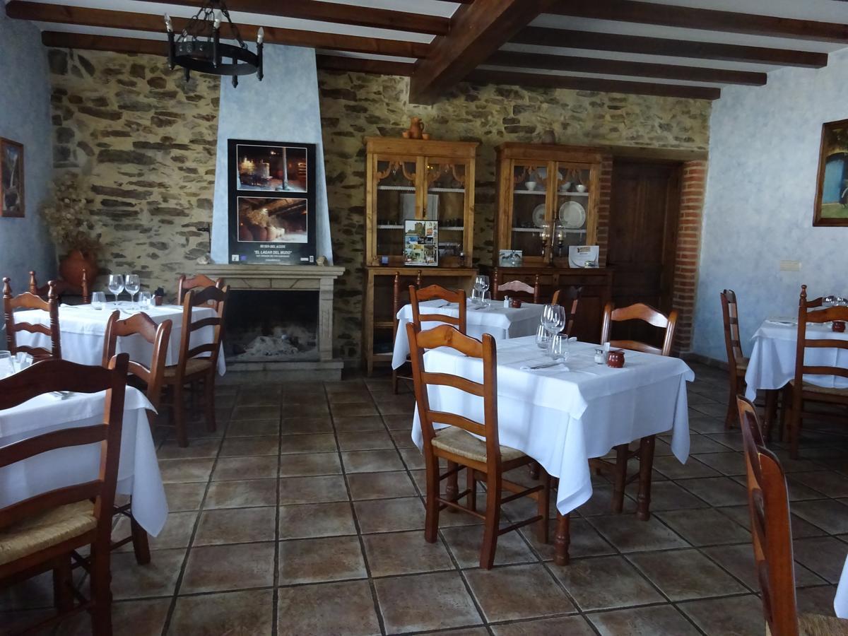 Mesa Del Conde Hotel San Felices de los Gallegos Bagian luar foto