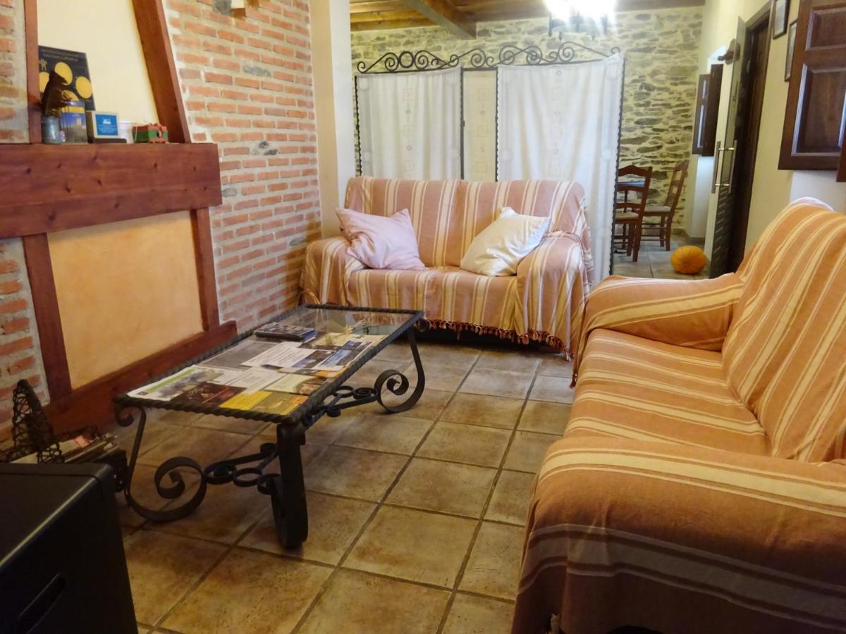 Mesa Del Conde Hotel San Felices de los Gallegos Bagian luar foto